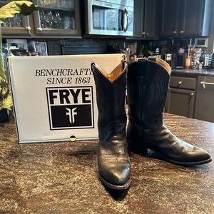 Women's Black Leather Pull On Billy Stitch Frye Boots, Size 10